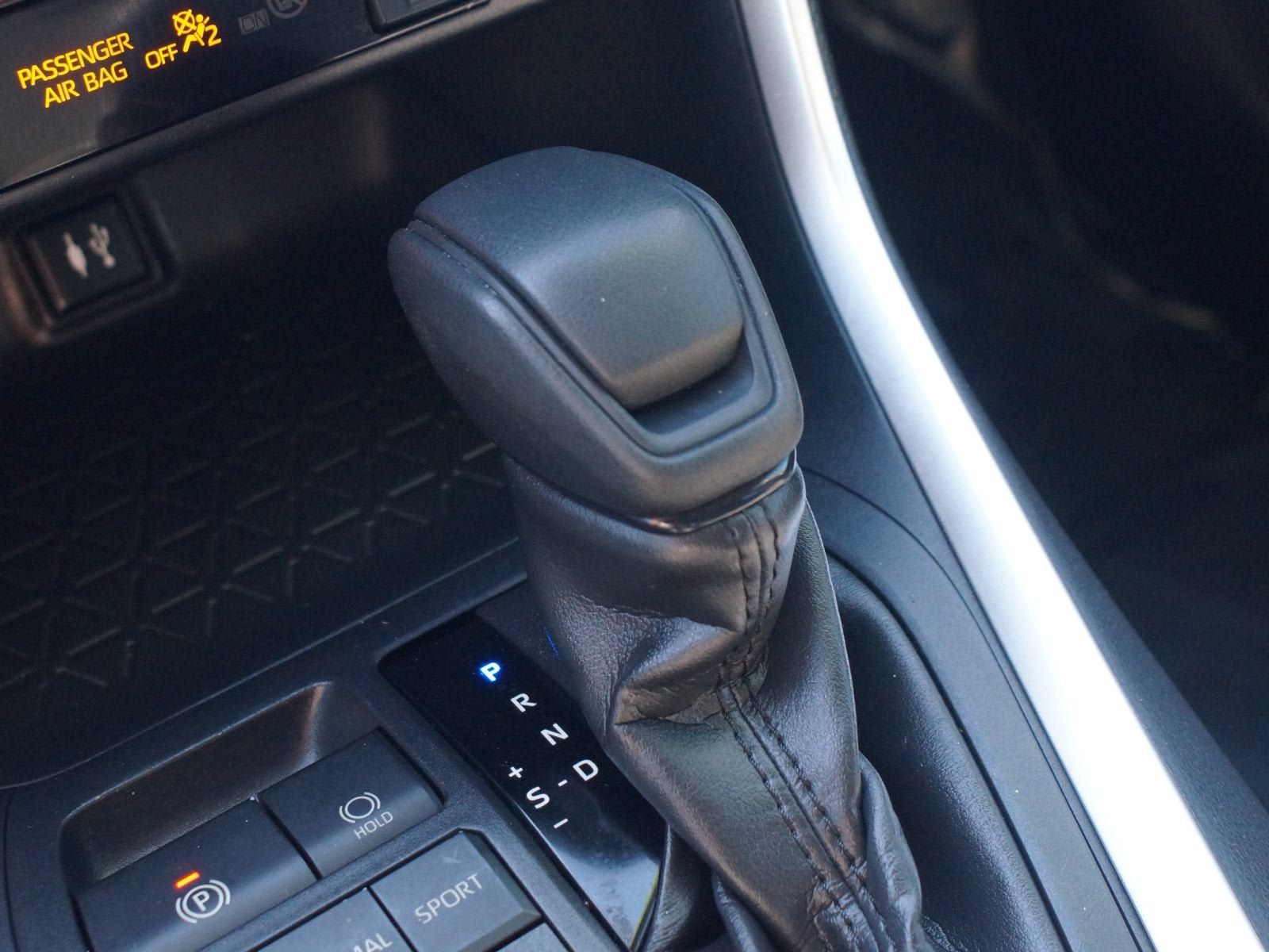 Used 2019 Toyota RAV4 XLE w/ Convenience Package FWD image 12
