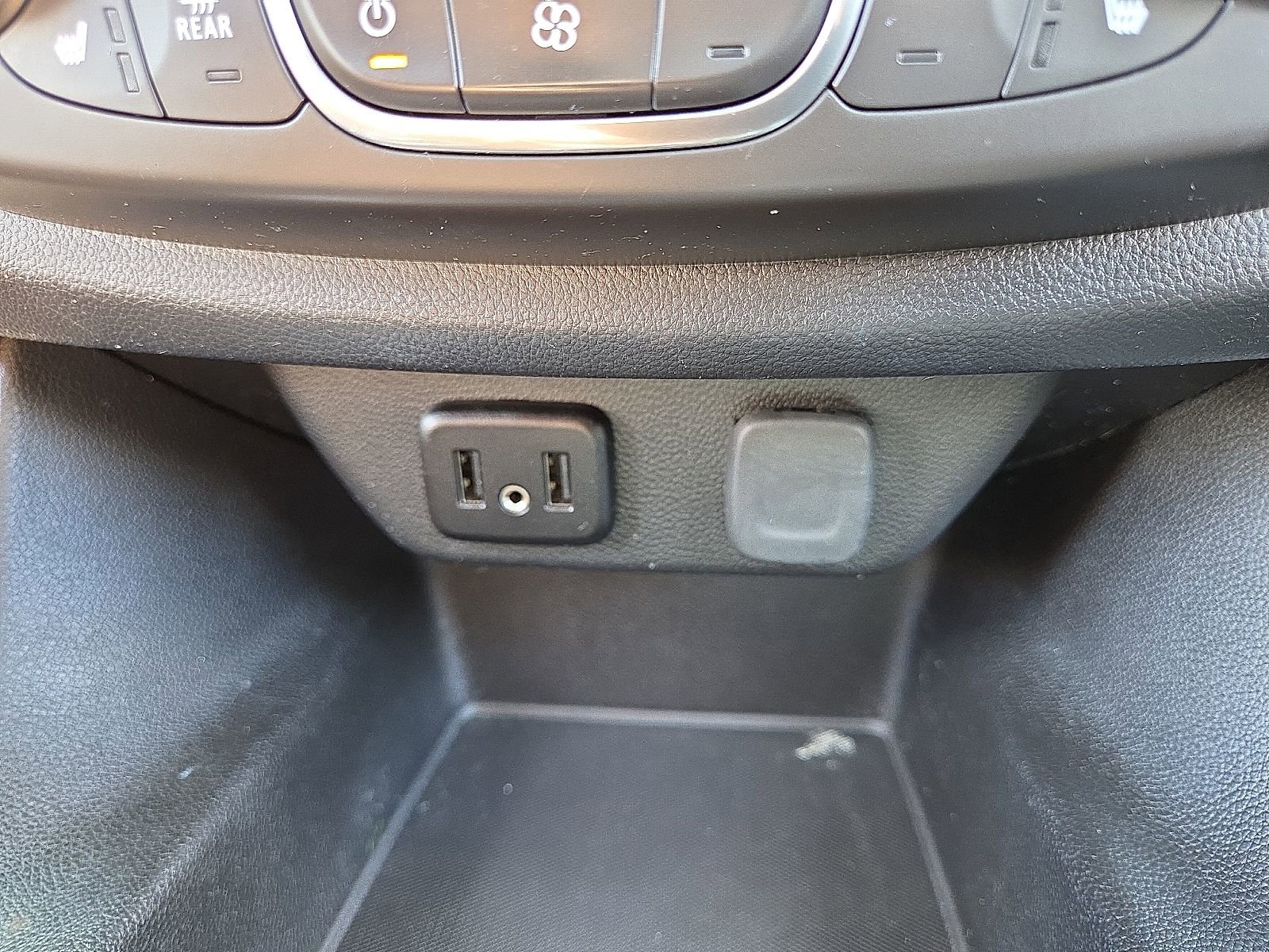 Used 2019 Chevrolet Traverse LT w/ LT Premium Package image 25