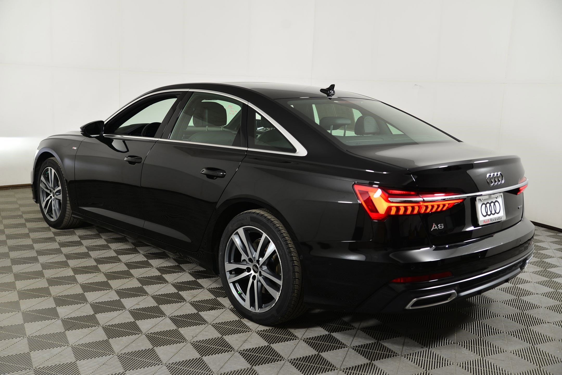 Used 2023 Audi A6 Premium Plus w/ Premium Plus Package image 3