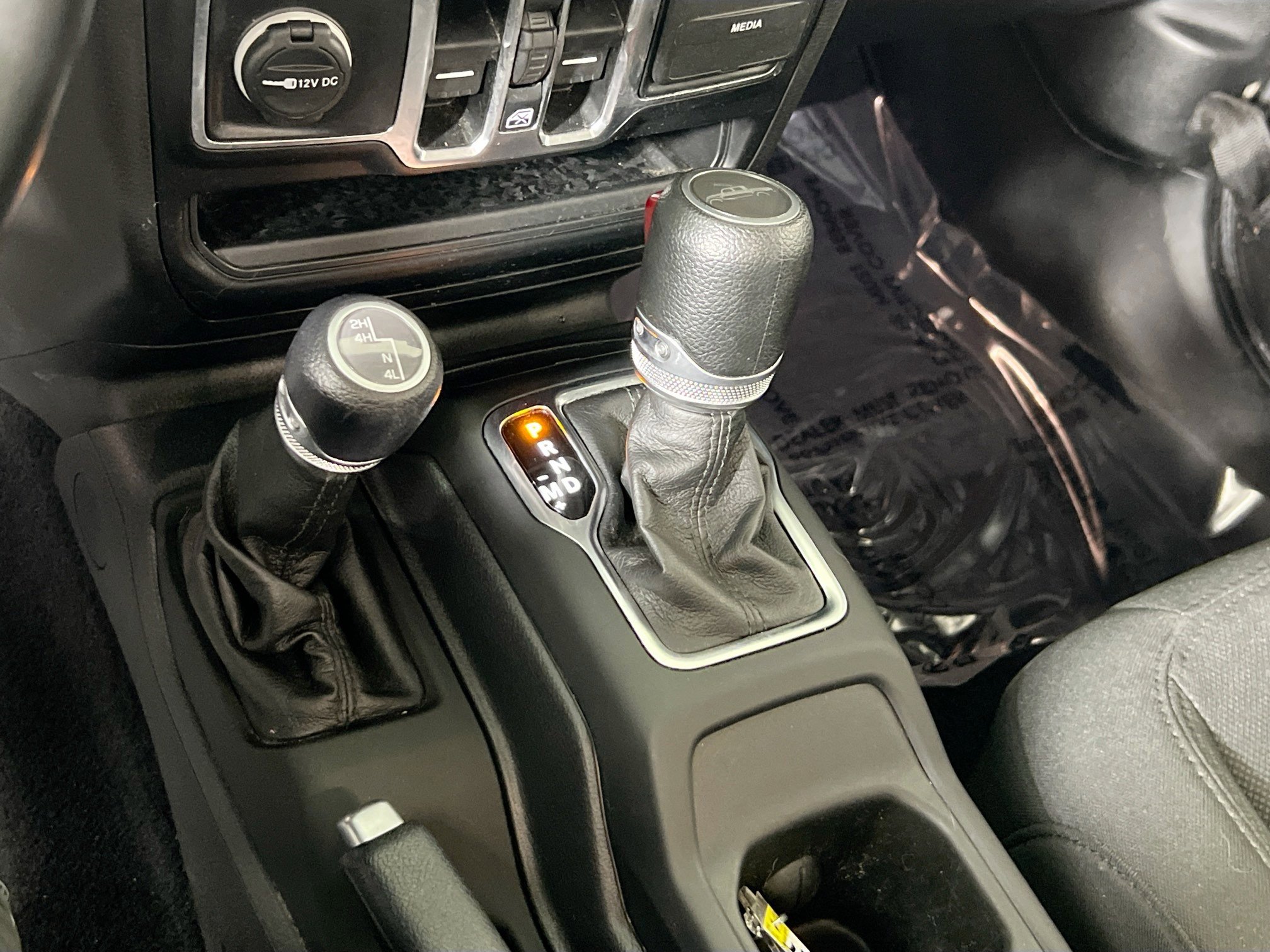 Used 2022 Jeep Gladiator Willys AWD/4WD image 16