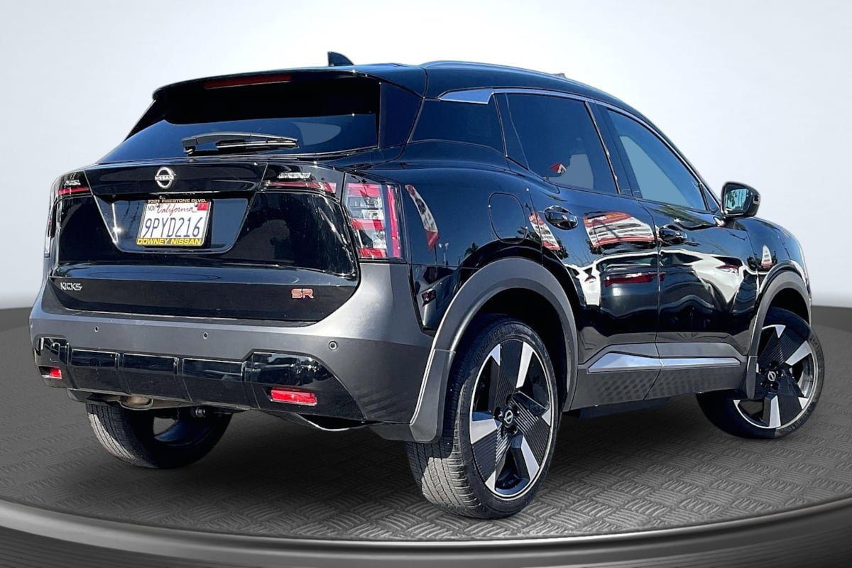 Used 2025 Nissan Kicks SR FWD image 13