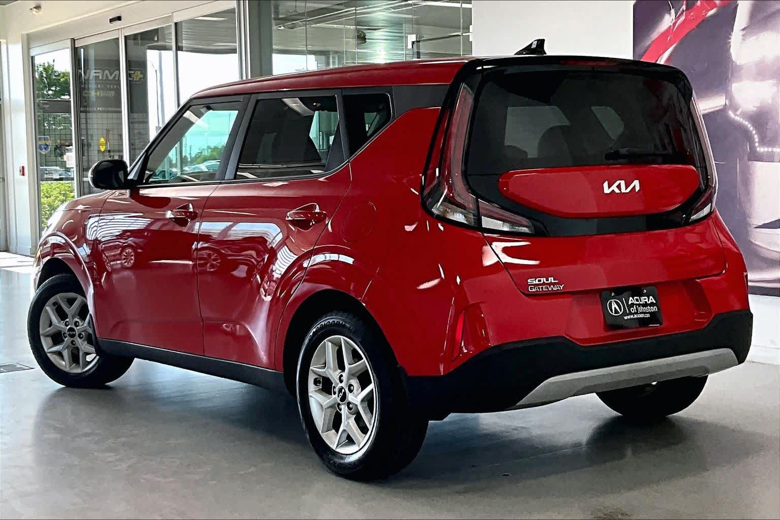 Used 2023 Kia Soul LX w/ LX Technology Package FWD image 4