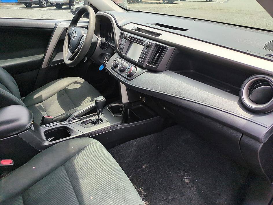 Used 2016 Toyota RAV4 LE FWD image 32