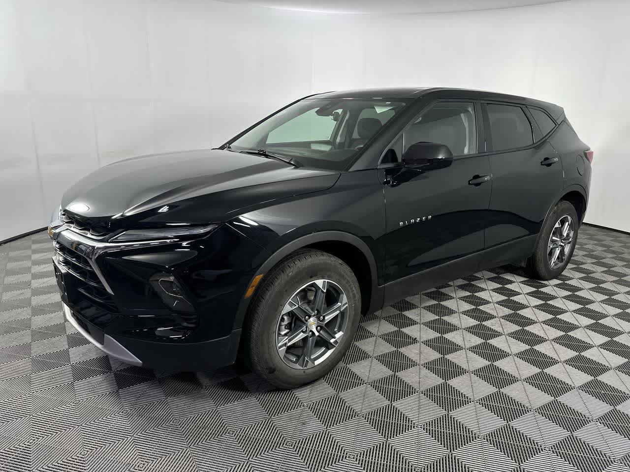 Used 2025 Chevrolet Blazer LT FWD image 7