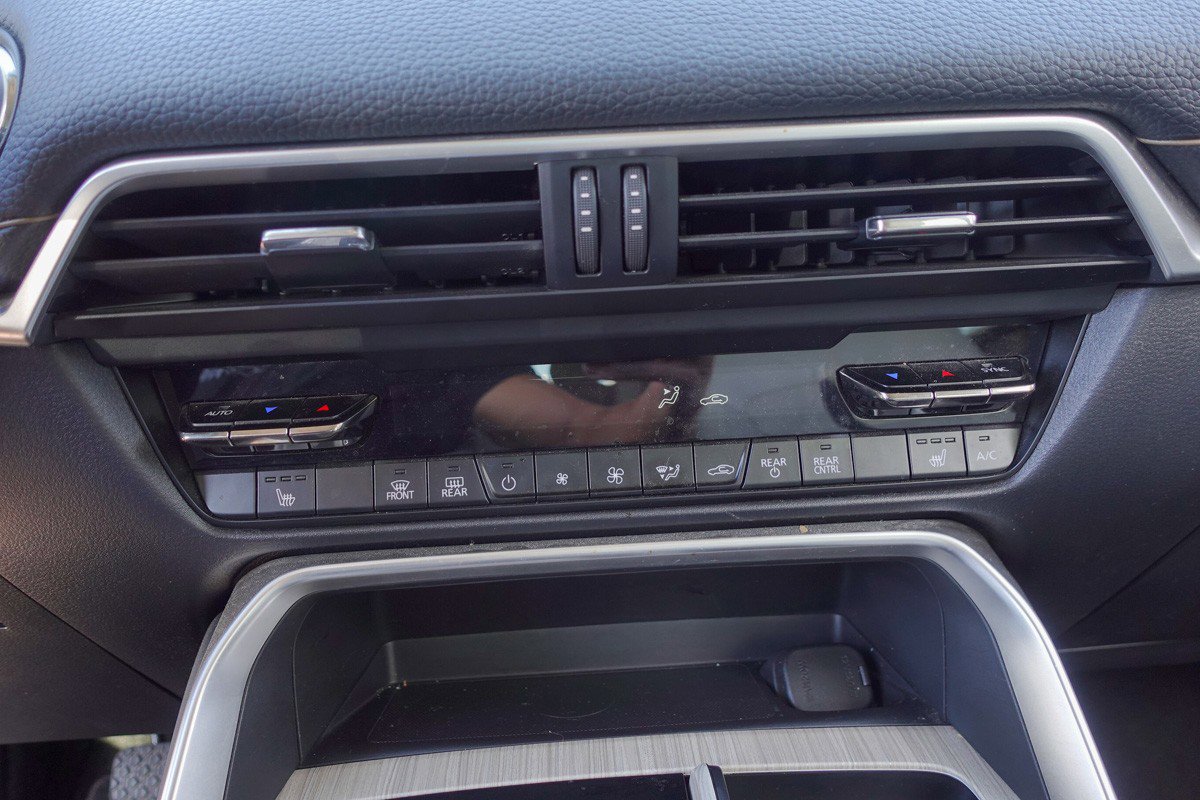 Certified 2024 MAZDA CX-90 Plug-In Hybrid w/ Premium Pkg image 18