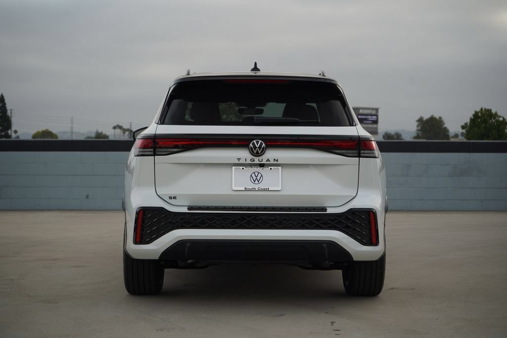 New 2026 Volkswagen Tiguan SE R-Line FWD image 4