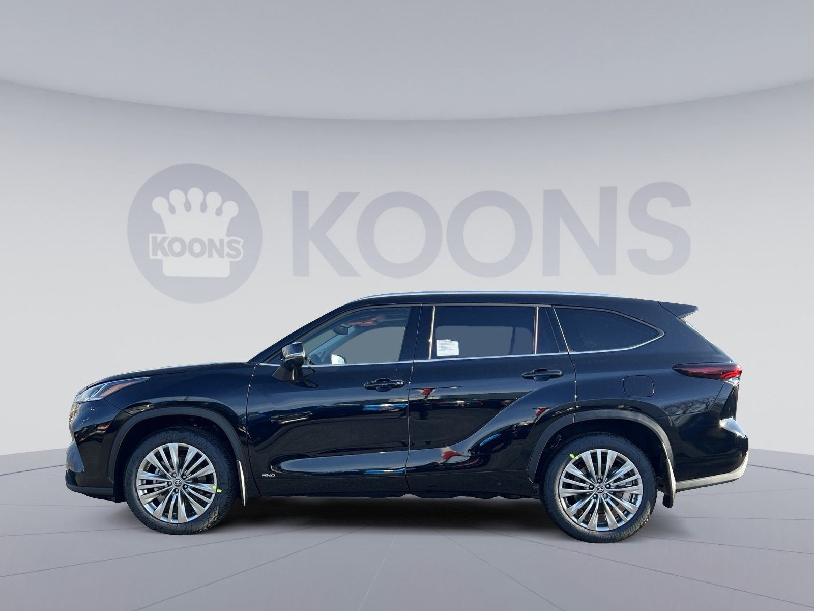 New 2026 Toyota Highlander Platinum image 2