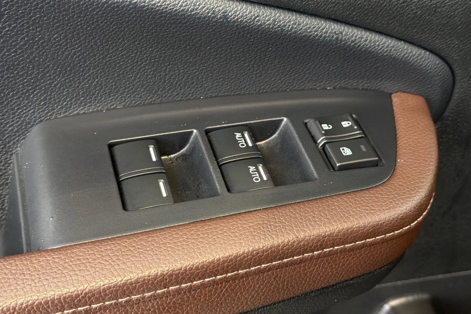 Certified 2025 Honda Passport EX-L image 13