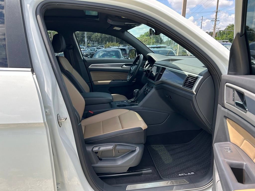 Used 2021 Volkswagen Atlas Cross Sport SE w/ Panoramic Sunroof Package FWD image 39