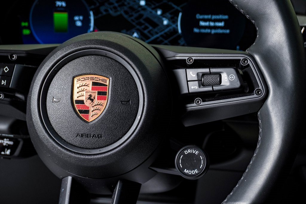 Certified 2025 Porsche Macan Electric image 19