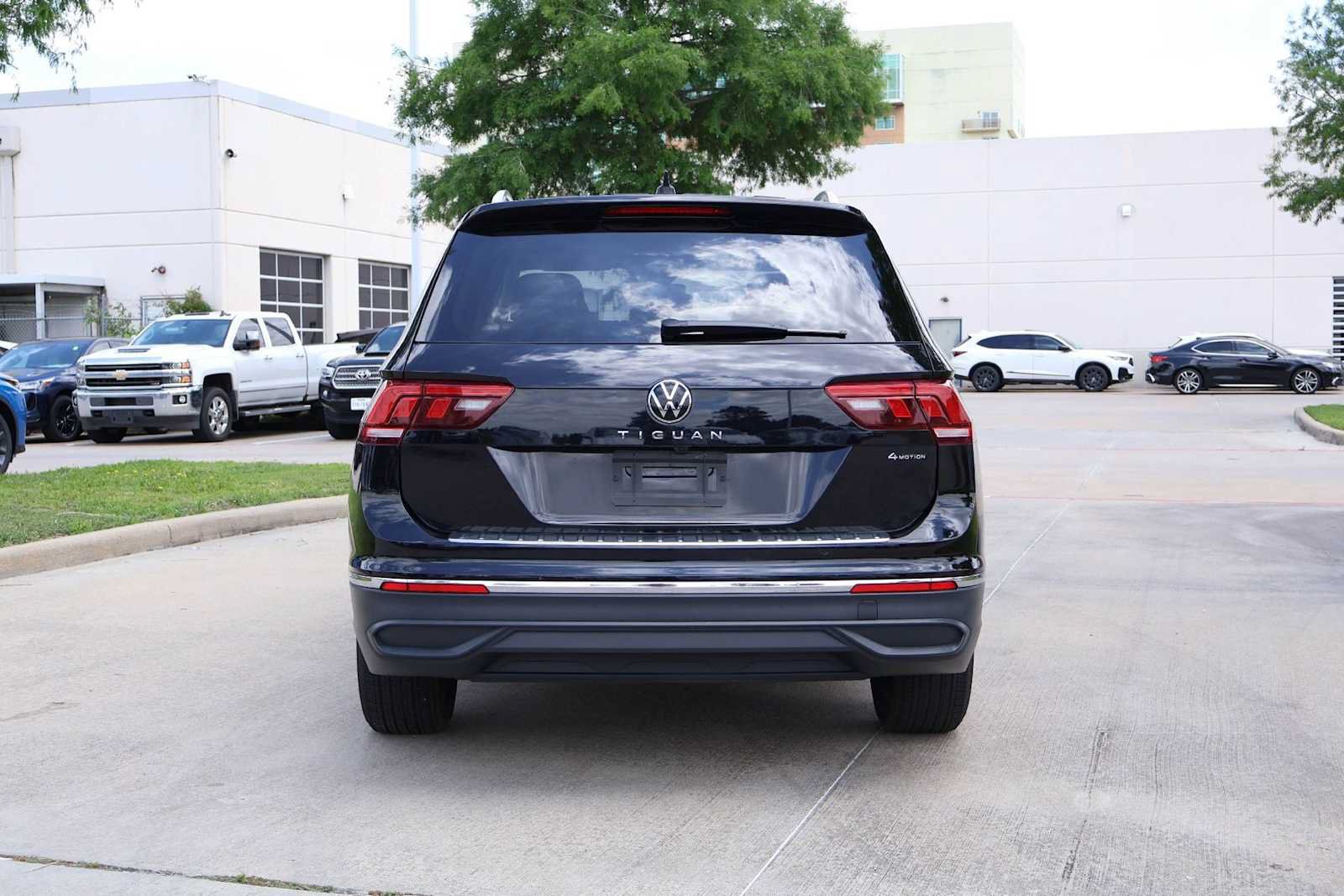 Used 2024 Volkswagen Tiguan Wolfsburg Edition AWD/4WD image 5