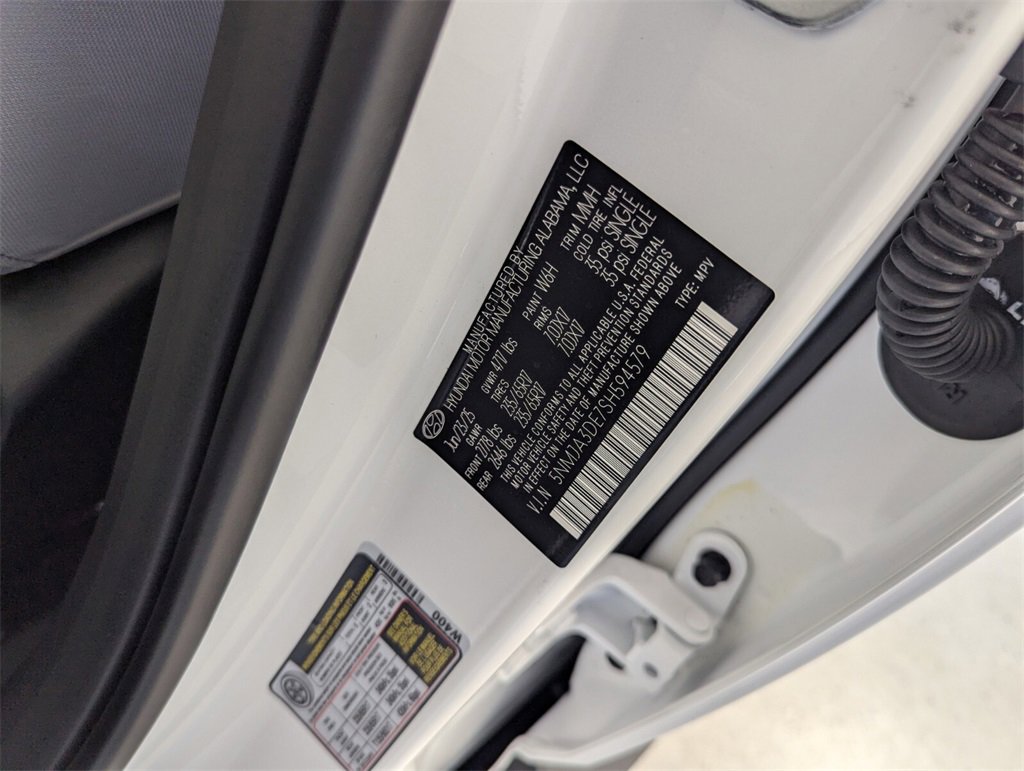 Certified 2025 Hyundai Tucson SE image 30