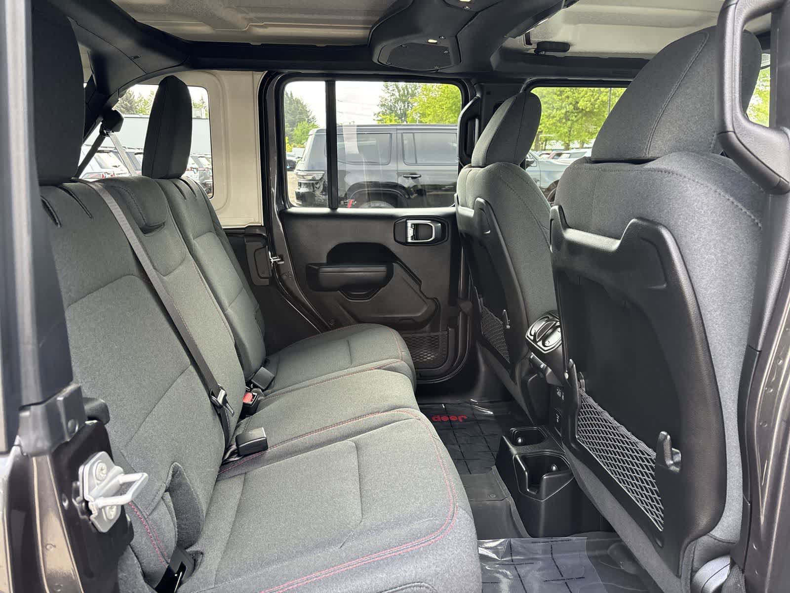 Used 2026 Jeep Wrangler Unlimited Rubicon AWD/4WD image 7