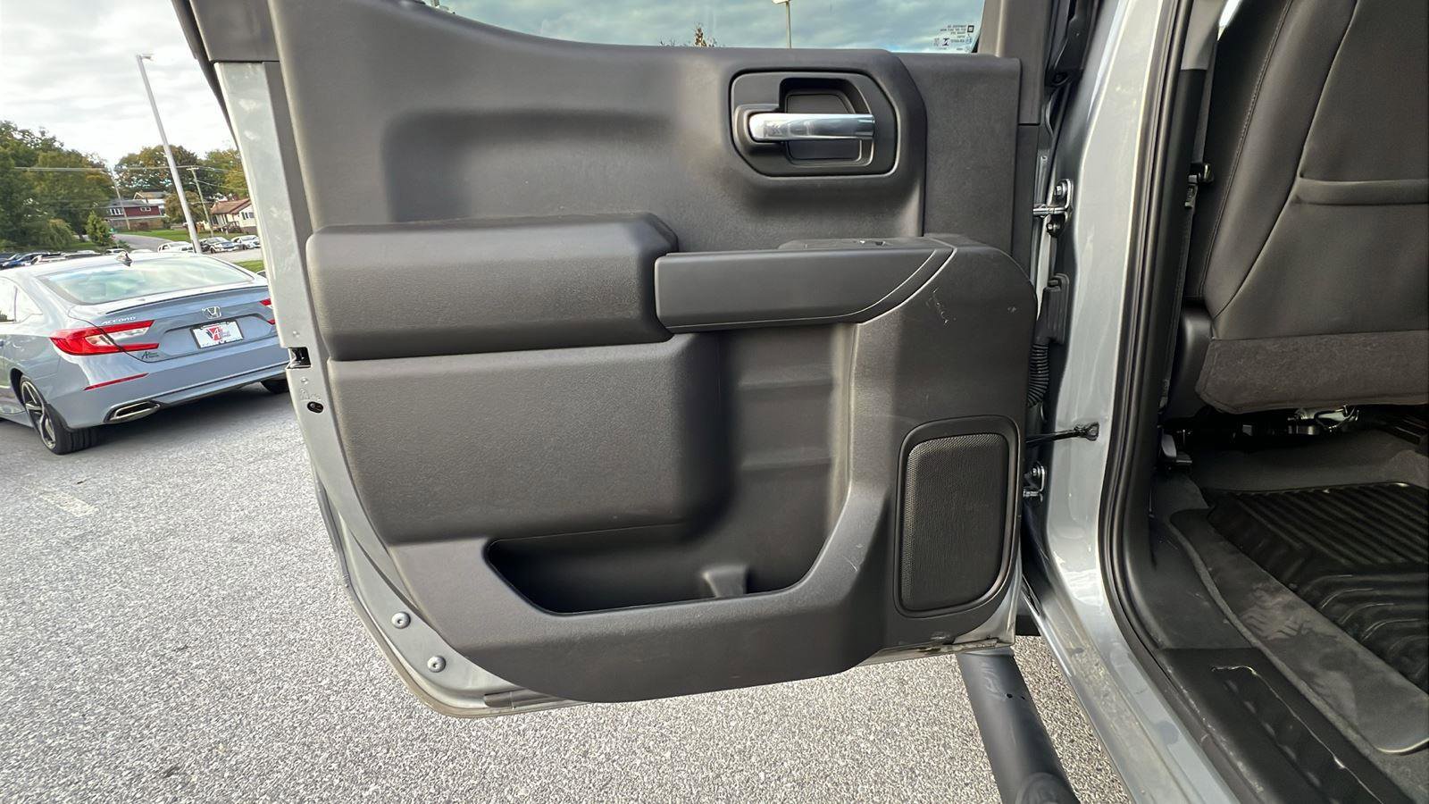 Used 2025 Chevrolet Silverado 1500 Custom w/ Turbomax Blackout Package image 17