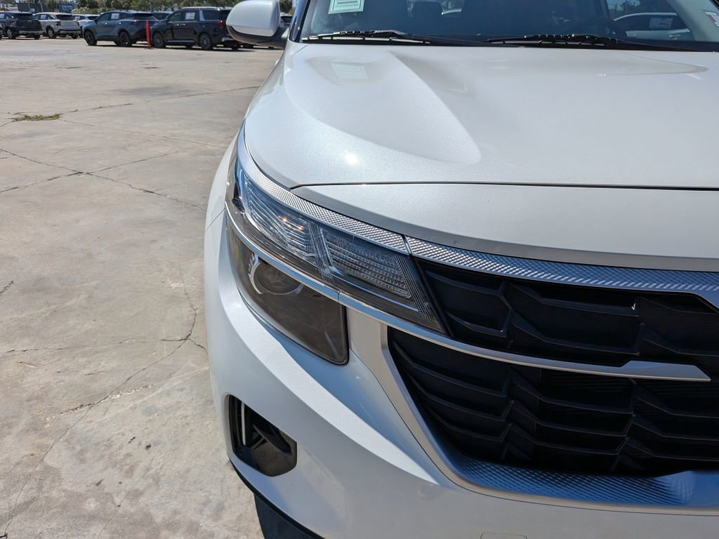 Certified 2025 Kia Seltos LX AWD/4WD image 10