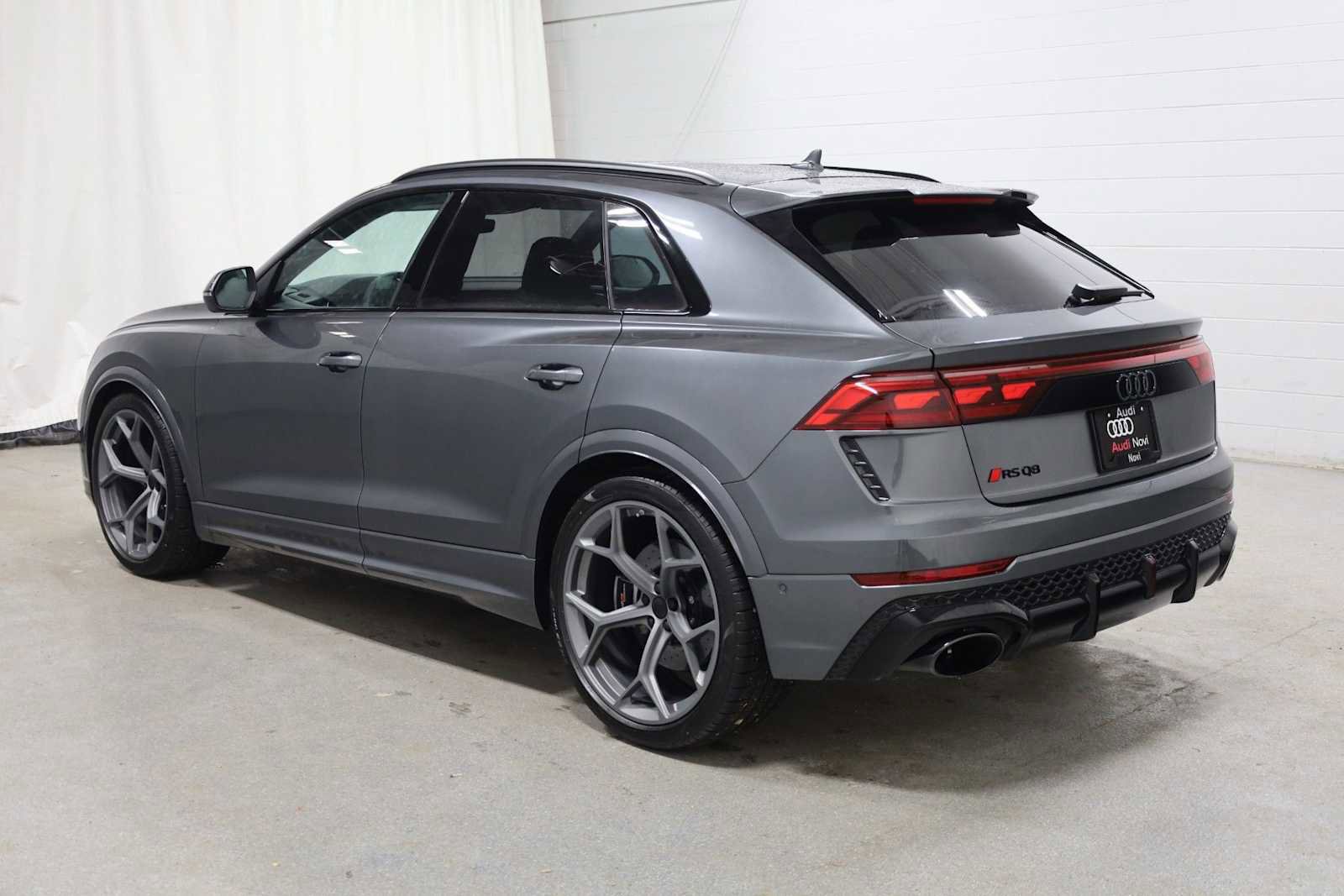 New 2026 Audi RS Q8 performance image 3