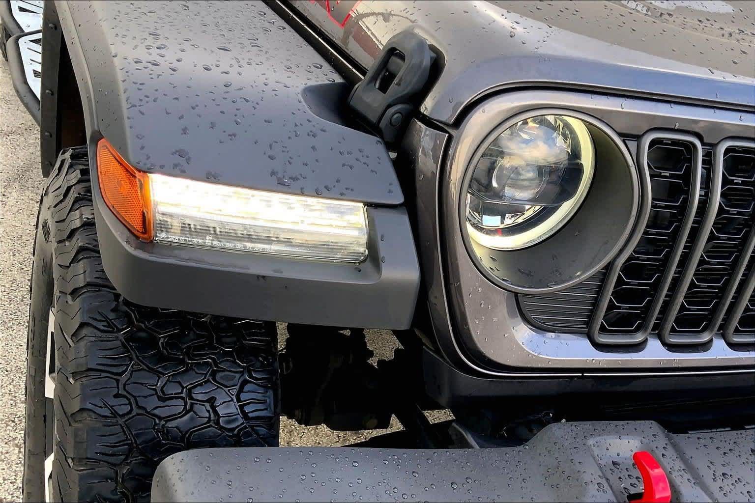 Used 2024 Jeep Wrangler Unlimited Rubicon w/ Safety Group AWD/4WD image 31