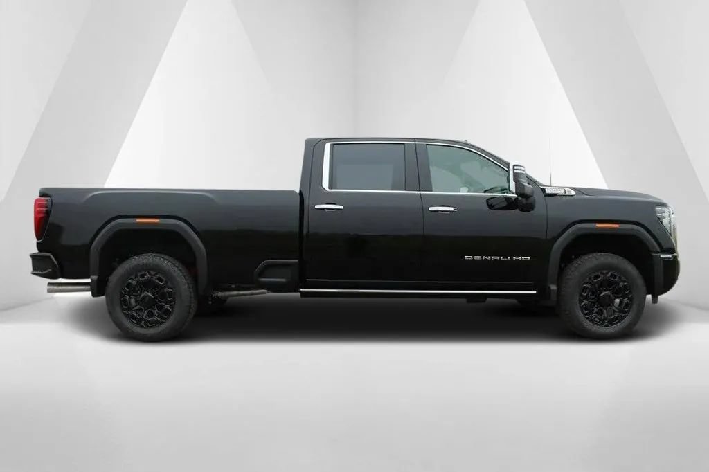 New 2026 GMC Sierra 3500 Denali AWD/4WD image 8