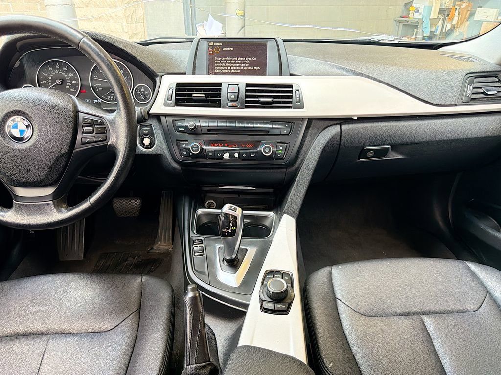 Used 2014 BMW 320i xDrive Sedan image 19