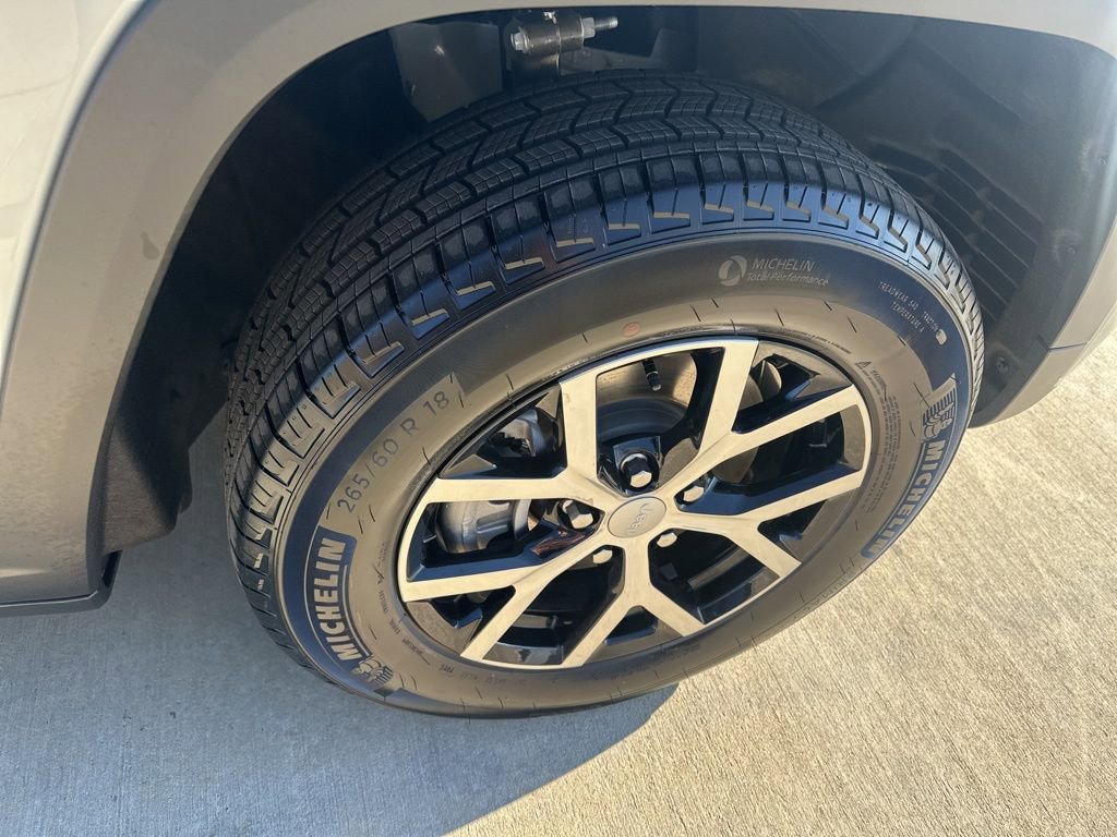 New 2025 Jeep Grand Cherokee L Limited image 9