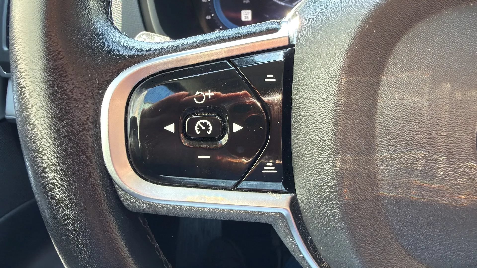 Used 2023 Volvo XC90 B5 Core AWD/4WD image 12
