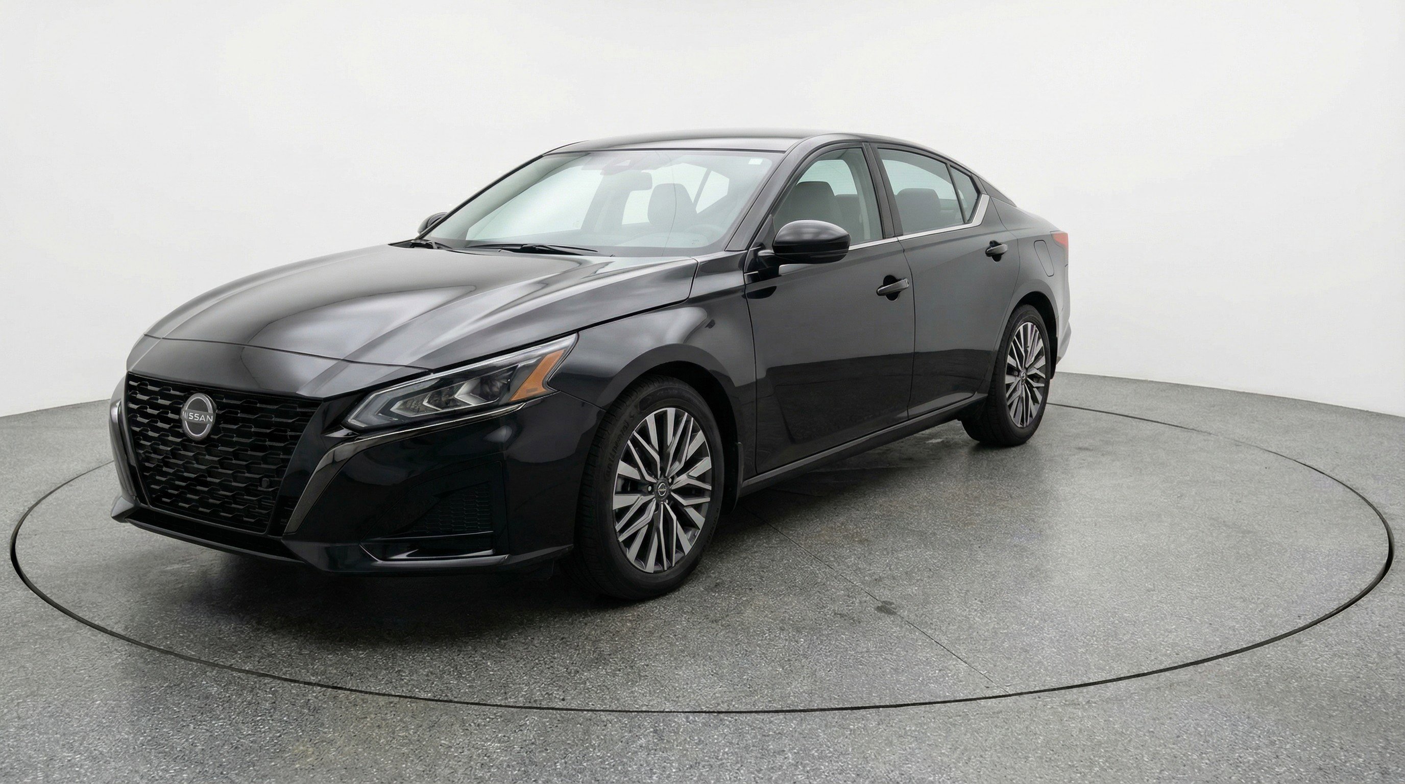 Used 2025 Nissan Altima 2.5 SV image 3