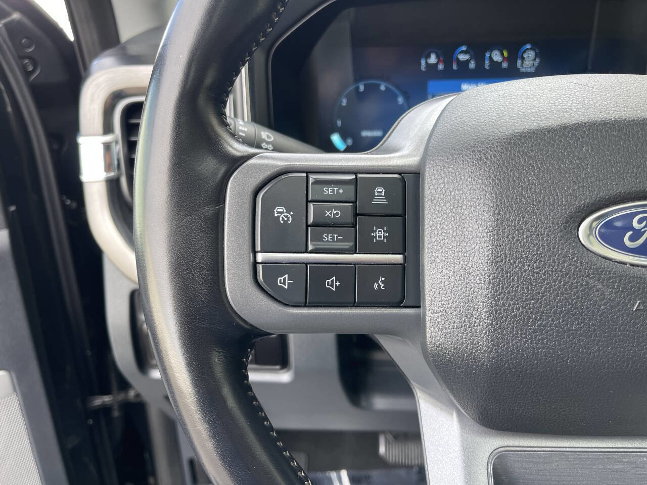 Used 2023 Ford F350 Lariat w/ Lariat Ultimate Package image 28