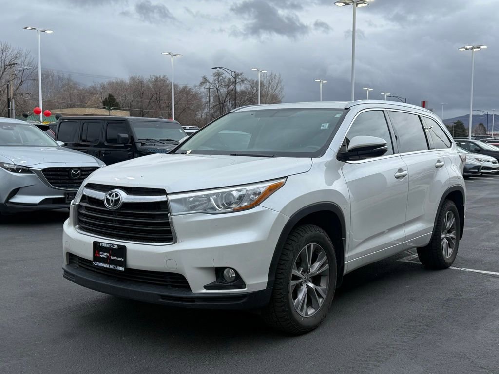 Used 2015 Toyota Highlander XLE AWD/4WD image 4