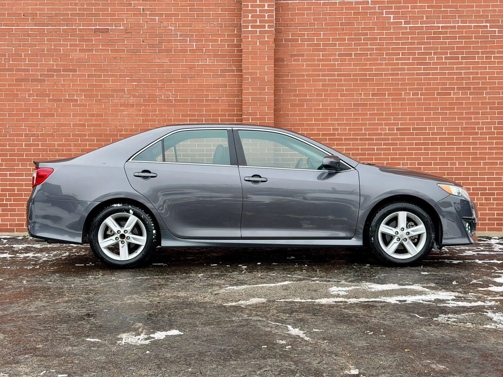Used 2013 Toyota Camry L image 4
