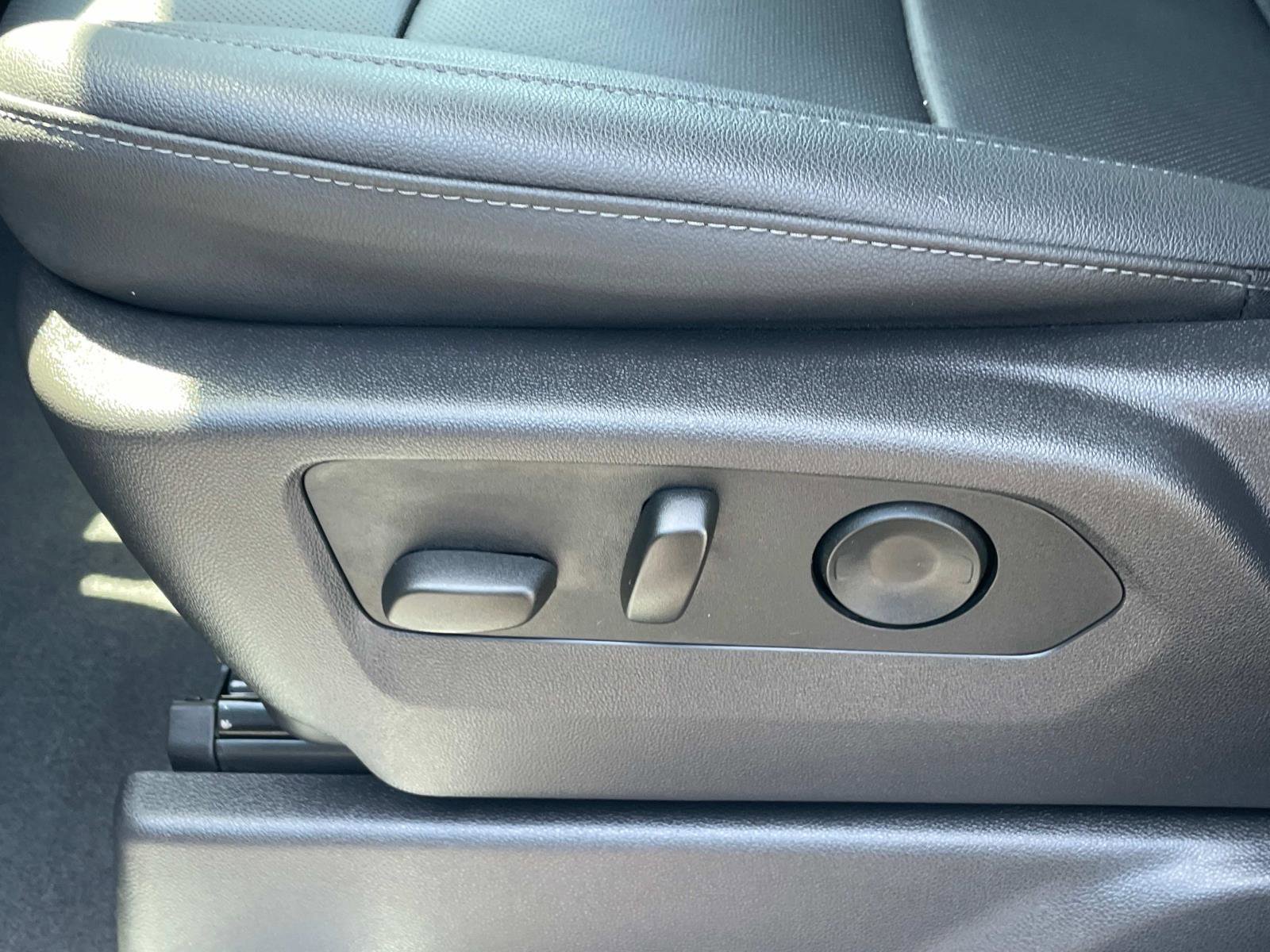 Used 2025 GMC Sierra 2500 SLT w/ SLT Premium Package image 22