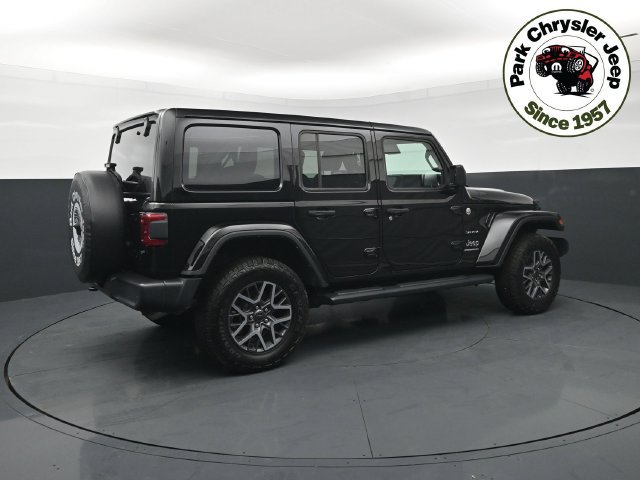 Used 2024 Jeep Wrangler Unlimited Sahara w/ Dual Top Group AWD/4WD image 5