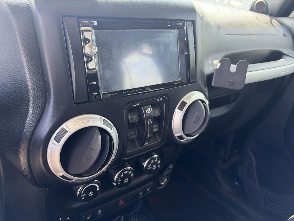 Used 2014 Jeep Wrangler Unlimited Sahara w/ Dual Top Group AWD/4WD image 16