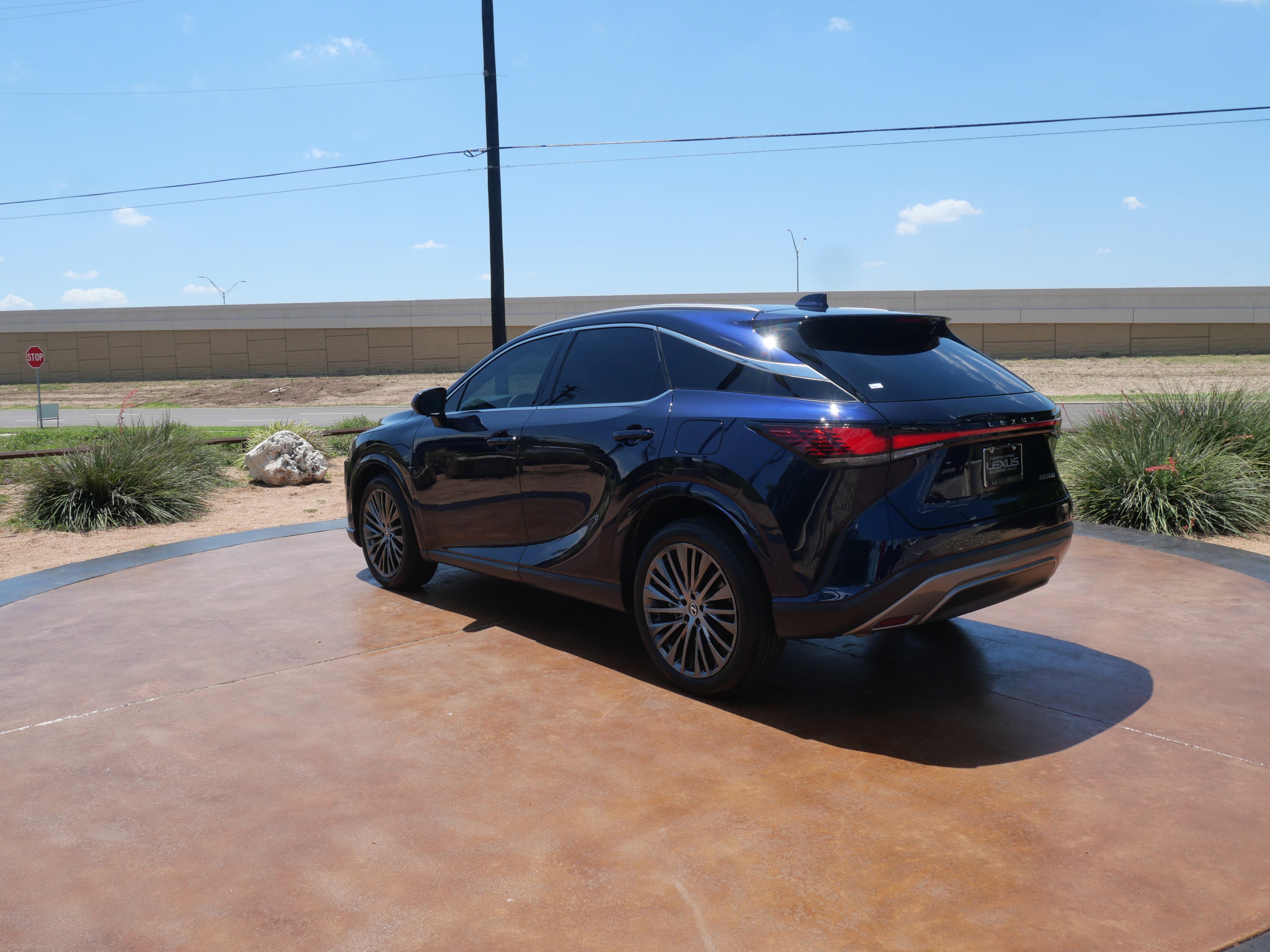 Used 2023 Lexus RX 350 w/ Luxury Package image 2