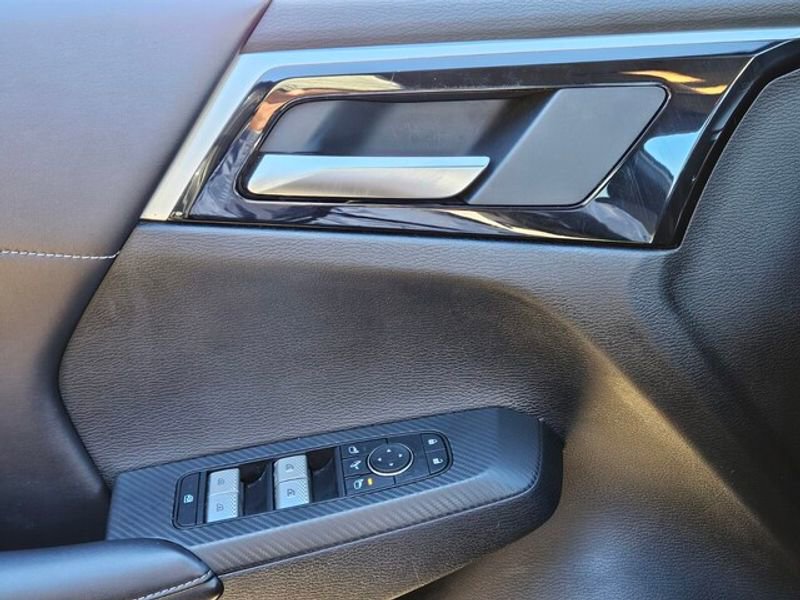 Used 2024 Mitsubishi Outlander SE image 27