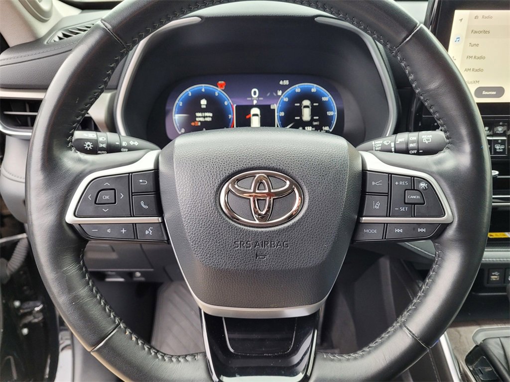 Used 2023 Toyota Highlander Limited image 22