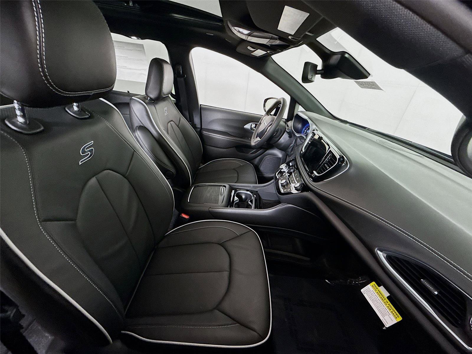 New 2026 Chrysler Pacifica Limited image 24