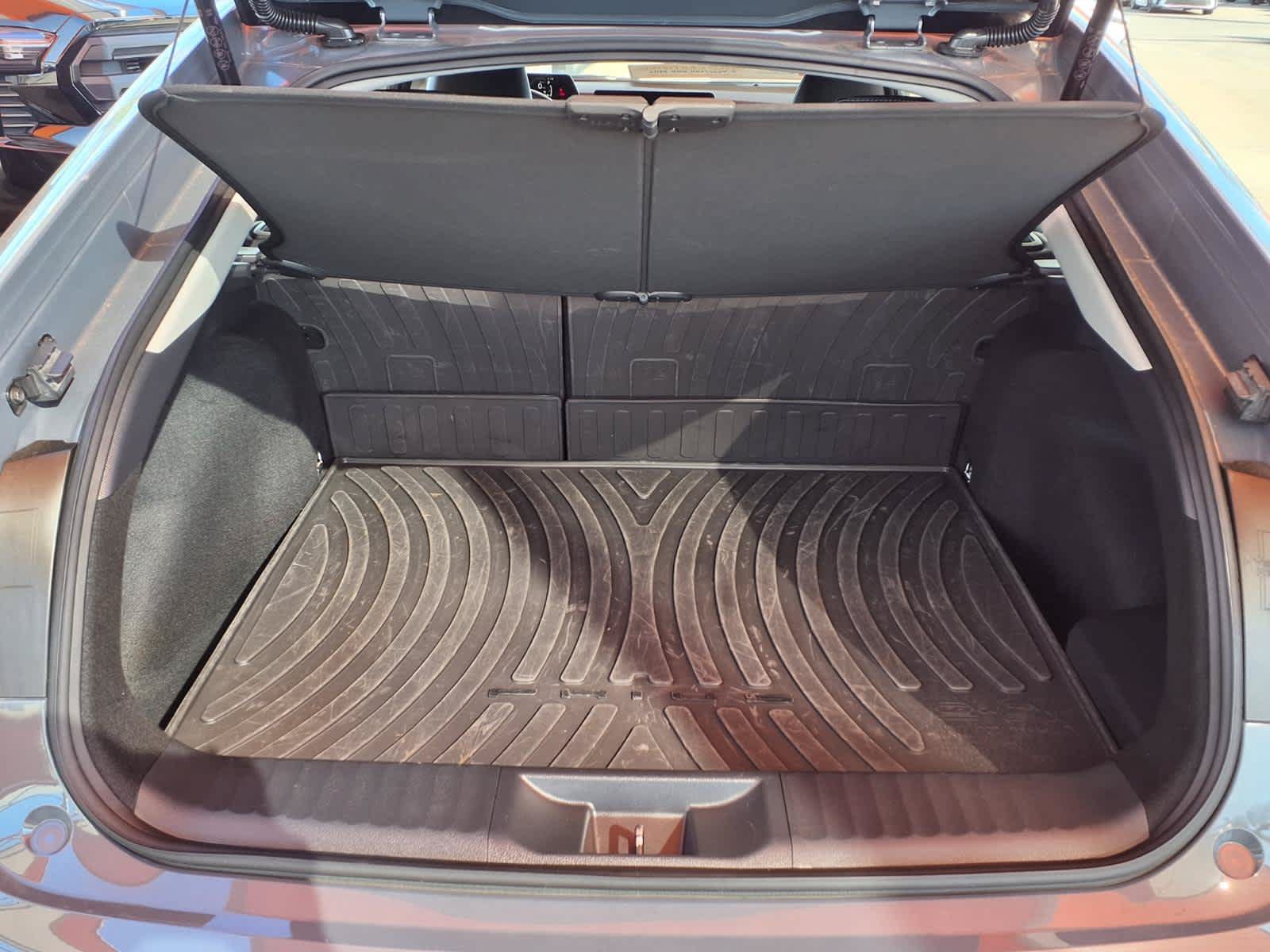 Certified 2025 Toyota Prius XLE FWD image 9