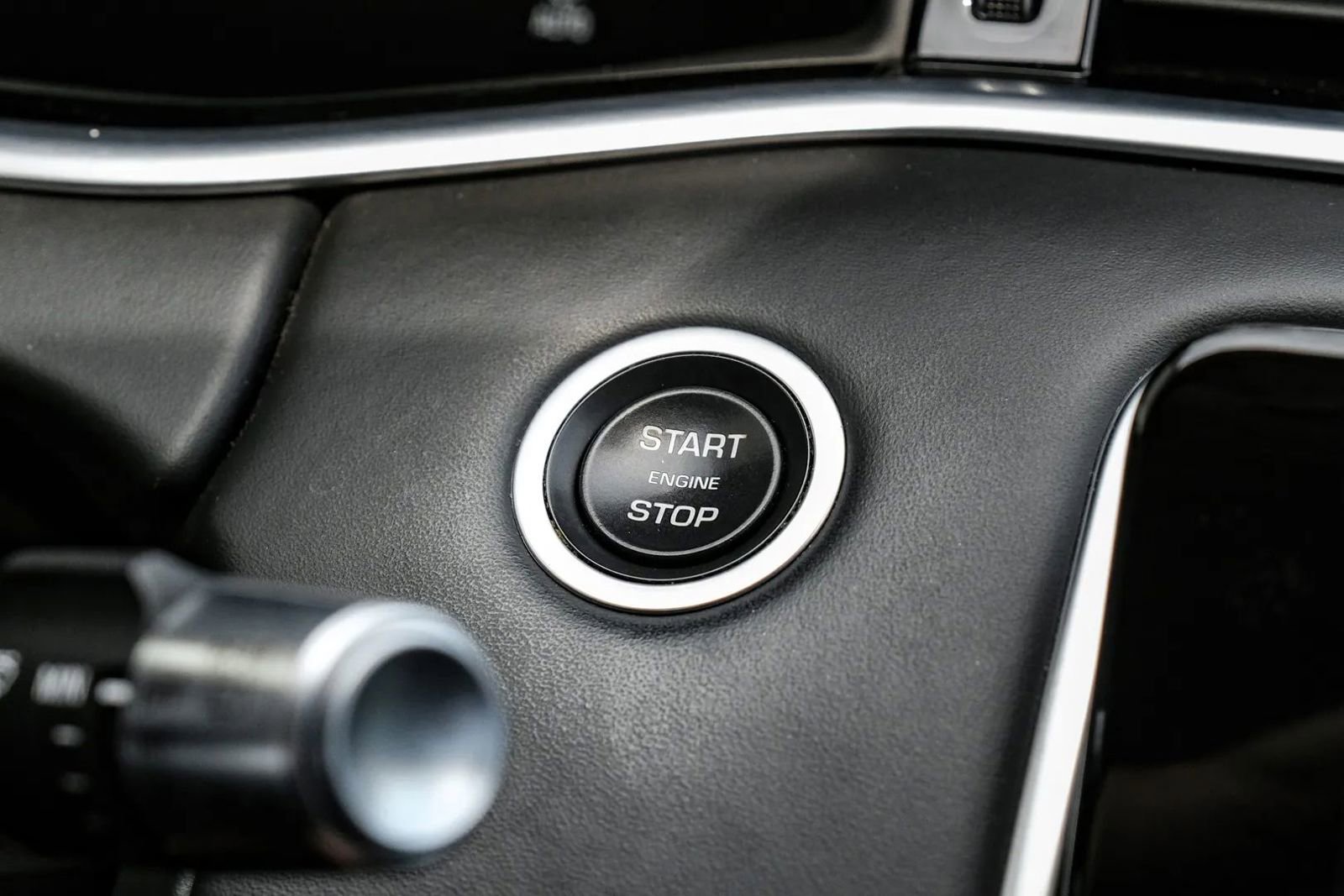 Used 2020 Land Rover Range Rover Evoque SE AWD/4WD image 26