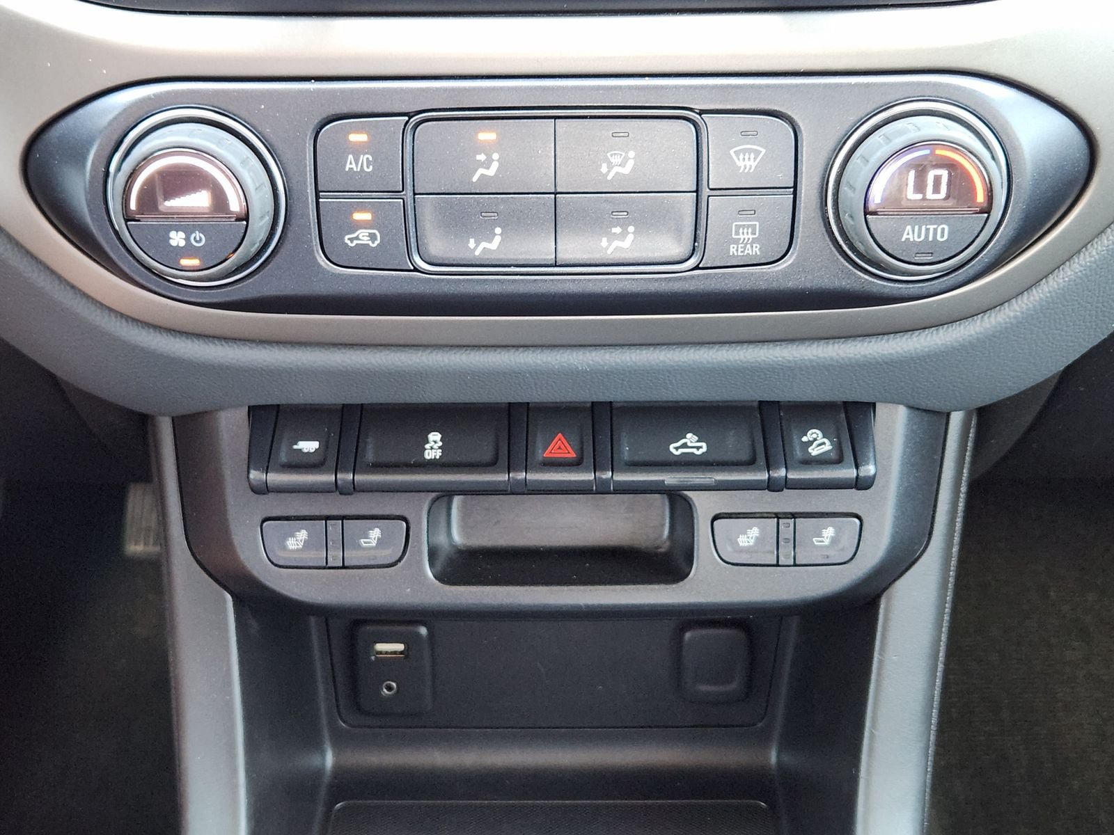 Used 2017 Chevrolet Colorado Z71 AWD/4WD image 27