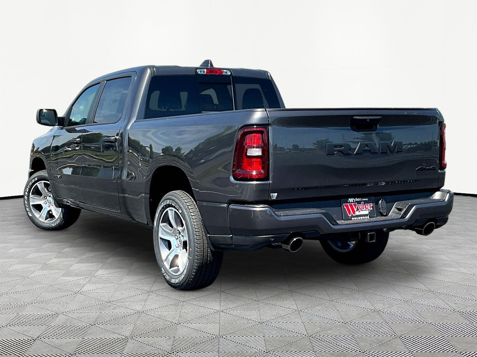 New 2026 RAM 1500 Express AWD/4WD image 3