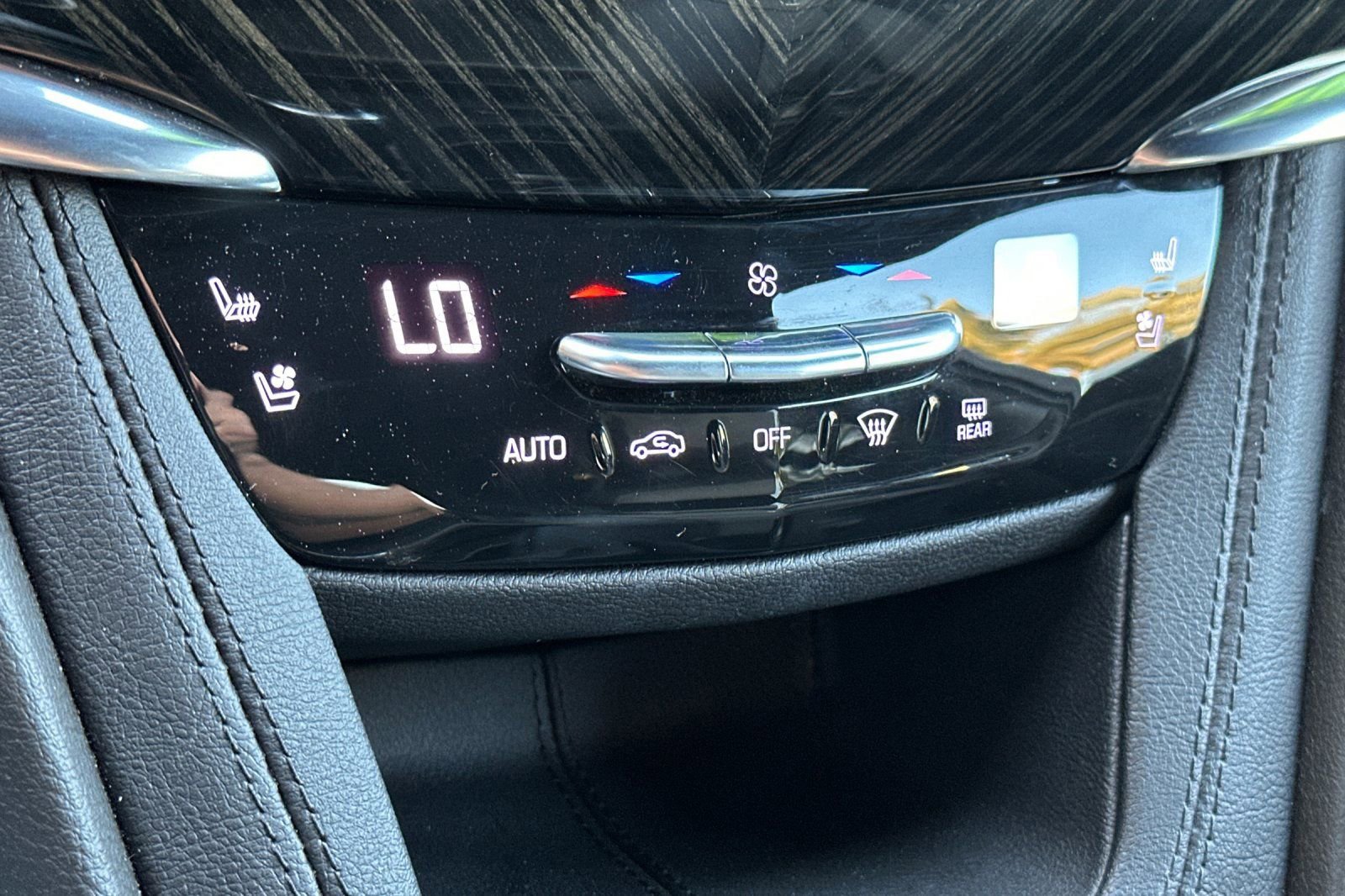 Used 2022 Cadillac XT6 Premium Luxury w/ Technology Package image 23