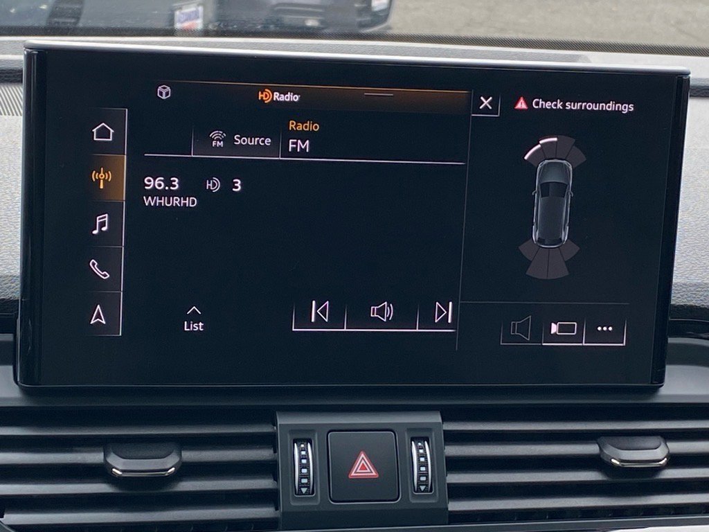 Used 2024 Audi Q5 e Premium w/ Convenience Package image 10