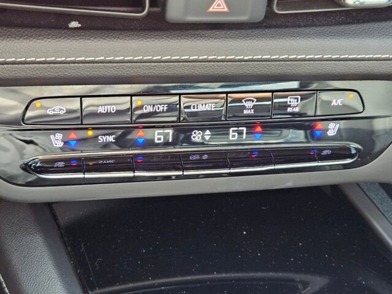 Used 2021 Buick Envision Avenir w/ Technology Package II image 19