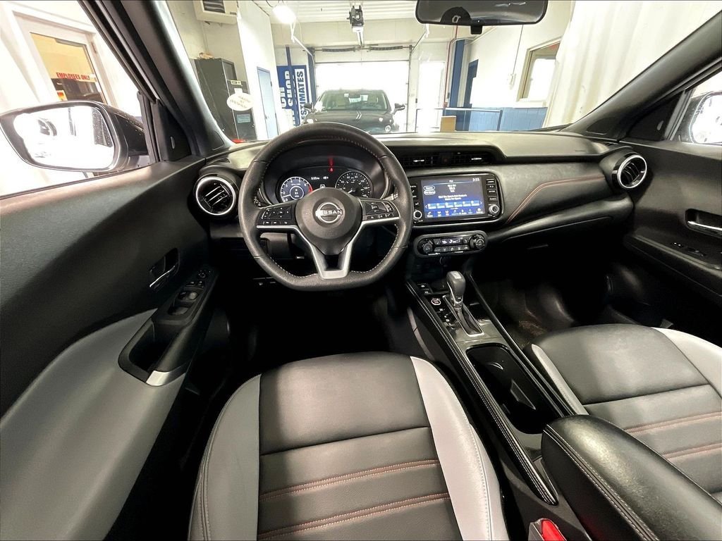 Used 2023 Nissan Kicks SR w/ SR Premium Package FWD image 17