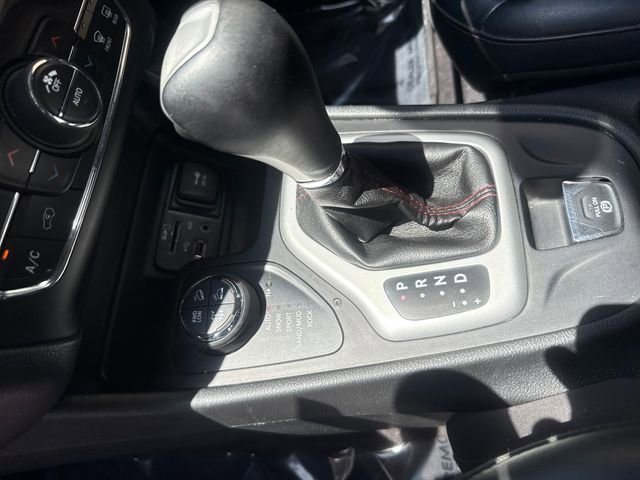 Used 2017 Jeep Cherokee Trailhawk w/ Comfort/Convenience Group AWD/4WD image 18