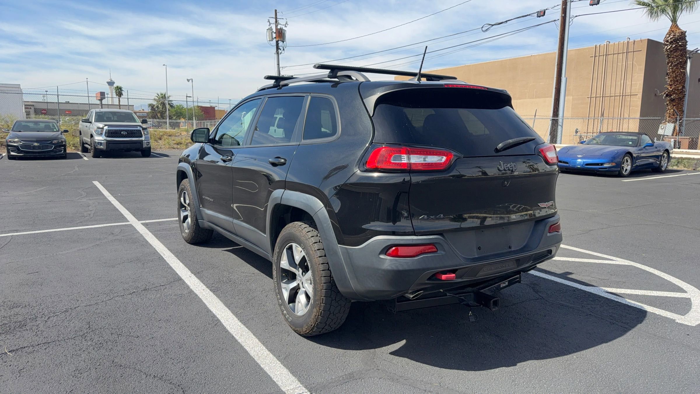 Used 2016 Jeep Cherokee Trailhawk w/ Leather Interior Group AWD/4WD image 4