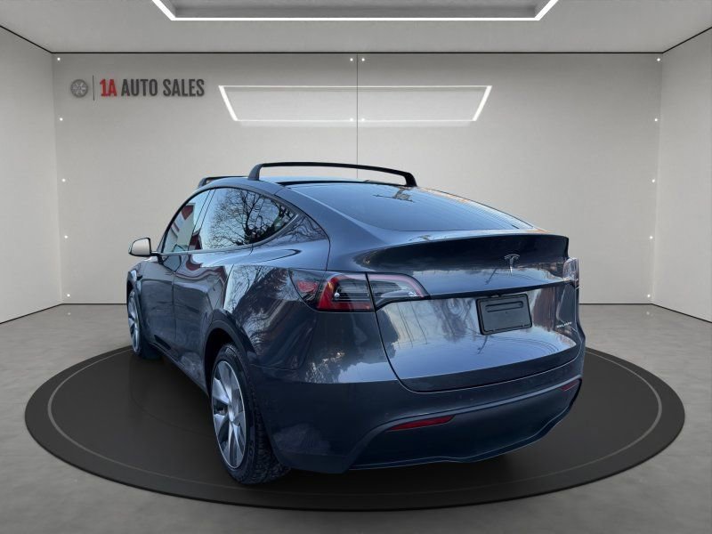 Used 2021 Tesla Model Y Long Range image 3