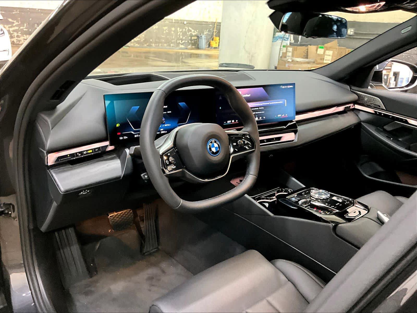 Used 2024 BMW i5 eDrive40i w/ Executive Package RWD image 16