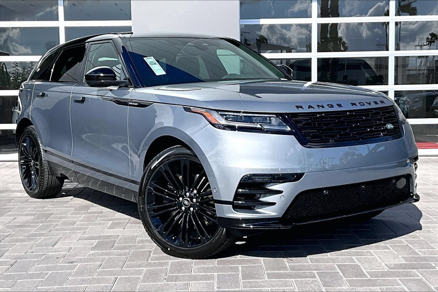 New 2026 Land Rover Range Rover Velar Dynamic SE AWD/4WD image 2