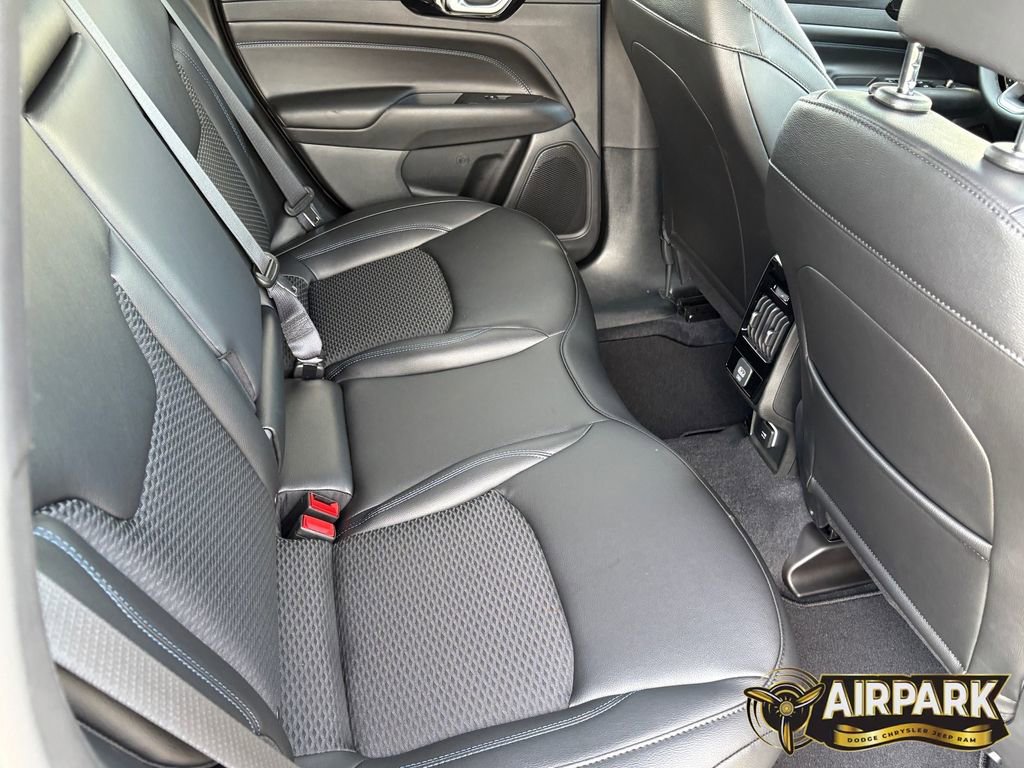 New 2026 Jeep Compass Latitude image 13